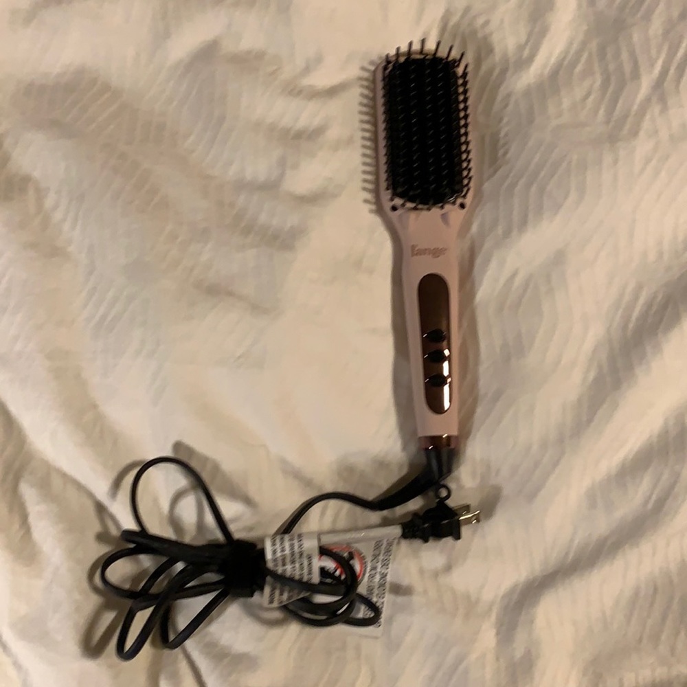 L’ange Le Vite blush straightening brush